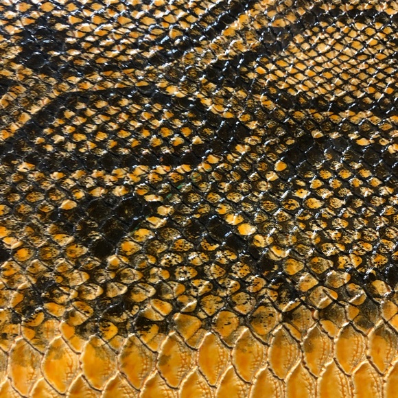 JOAN RIVERS NEW Bag Snakeskin with Gold Charm.Classic Vintage Envelope Clutch. - Picture 4 of 7